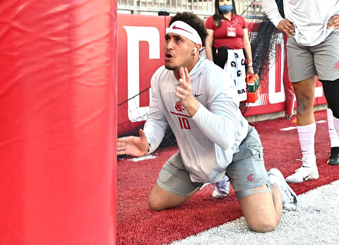 Washington State edge rusher Ron Stone warming up